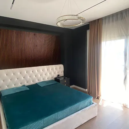 Luxury Land Apartment *